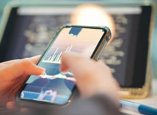 Processo trasparente di prelievo e trasferimento dei fondi verificato da un investitore